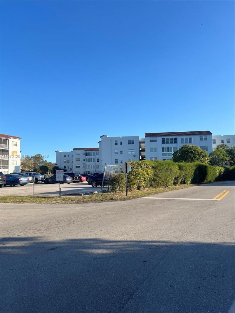 2851 Somerset Dr , Unit 417, Lauderdale Lakes, FL 33311 Photo