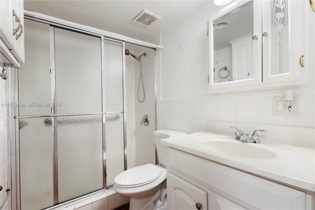 5216 NE 6th Ave , Unit B3, Oakland Park, FL 33334 Photo