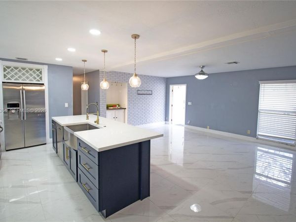 6802 NW 78th St , Tamarac, FL 33321