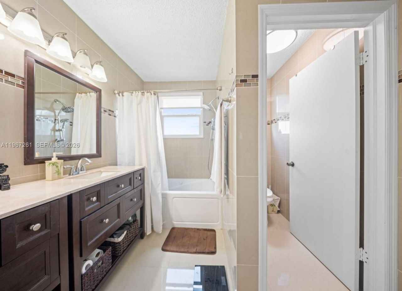 1340 NW 125th Ter , Sunrise, FL 33323 Photo