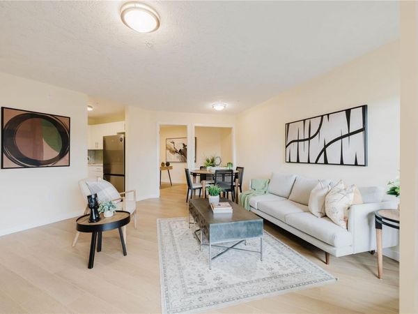 689 Bay St, Unit 304, Victoria, BC V8T 4M9