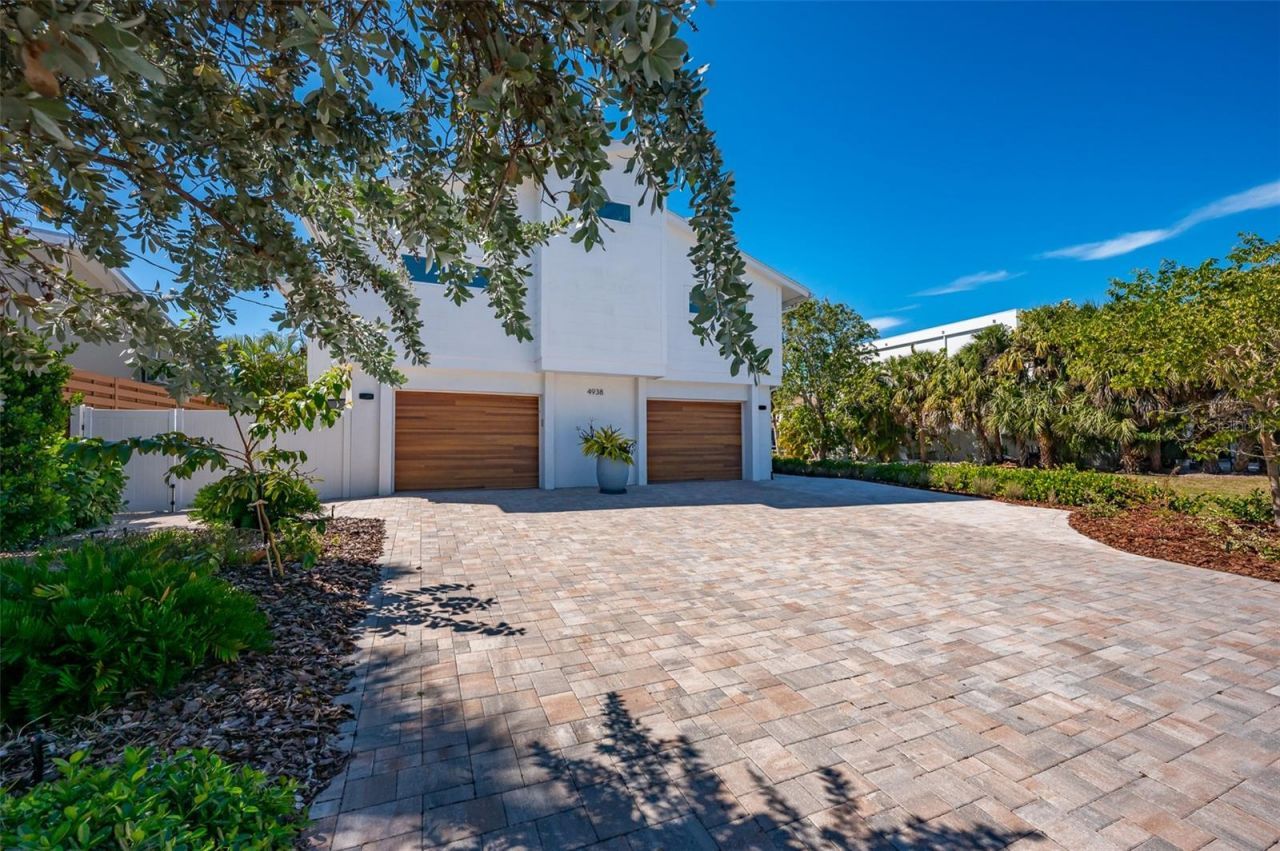 4938 Commonwealth Drive, Sarasota, FL 34242 Photo