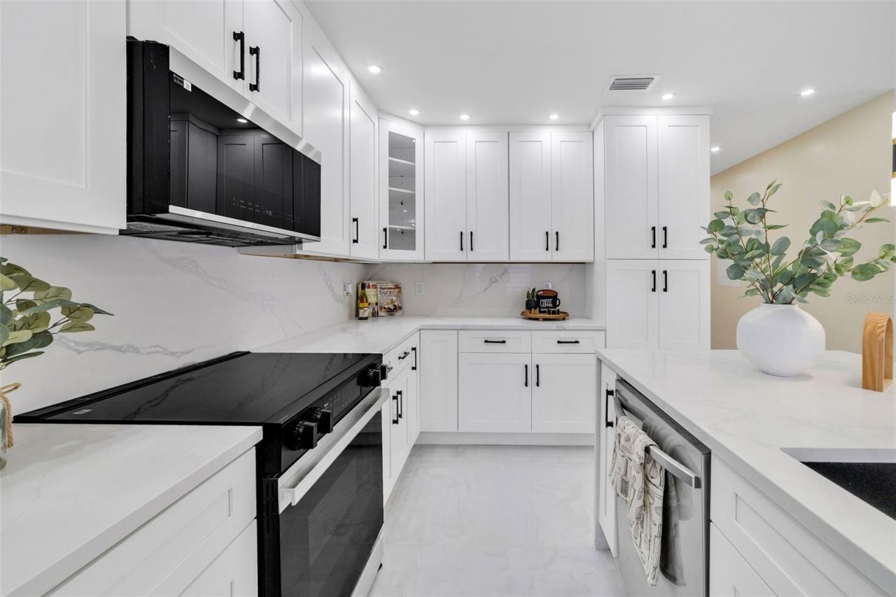 4518 W Idlewild Avenue, Tampa, FL 33614 Photo