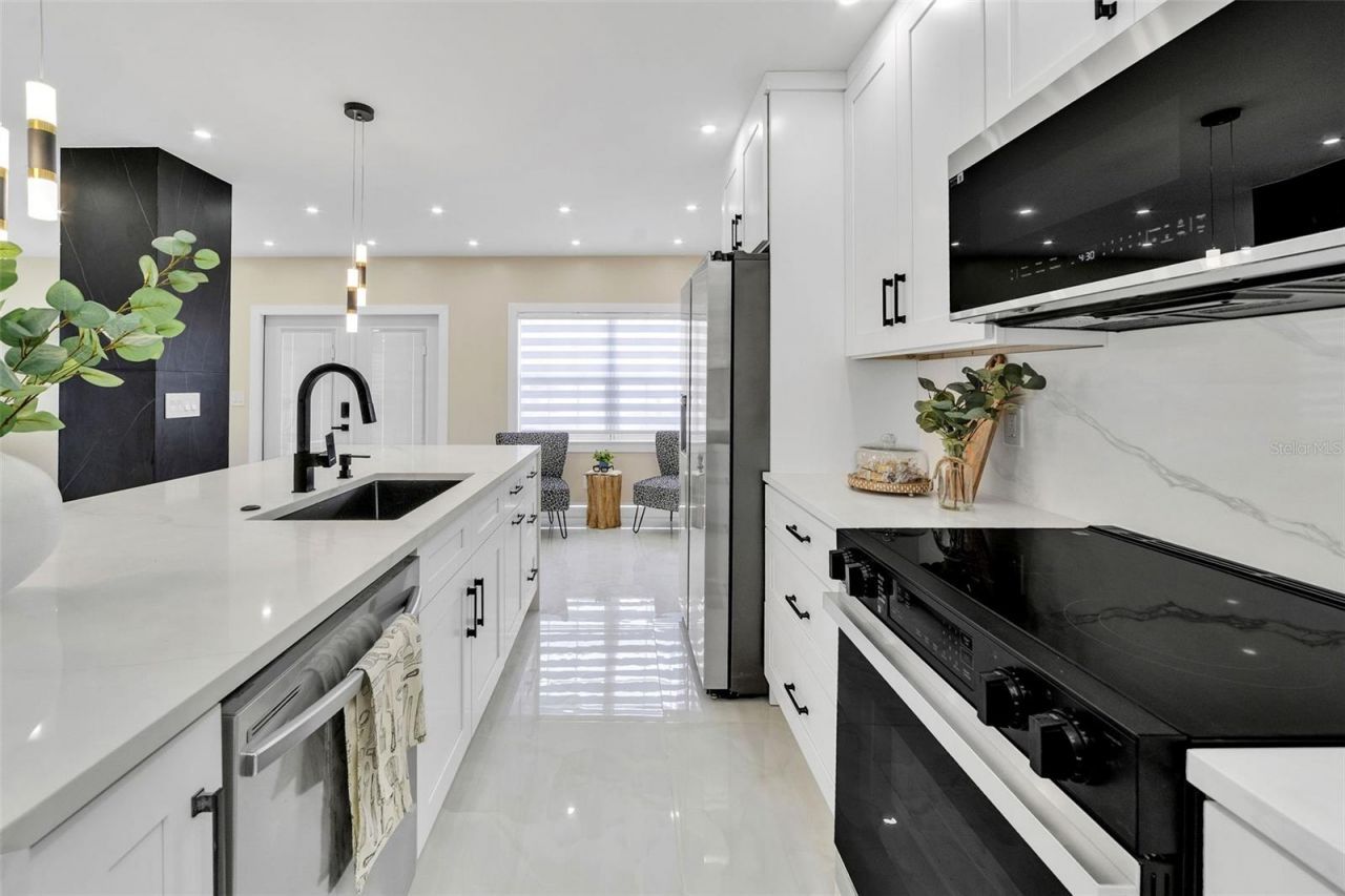 4518 W Idlewild Avenue, Tampa, FL 33614 Photo