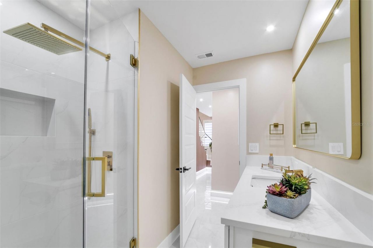 4518 W Idlewild Avenue, Tampa, FL 33614 Photo