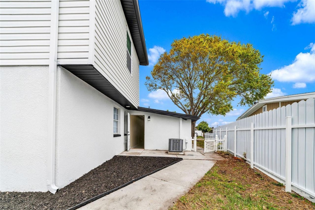 4518 W Idlewild Avenue, Tampa, FL 33614 Photo