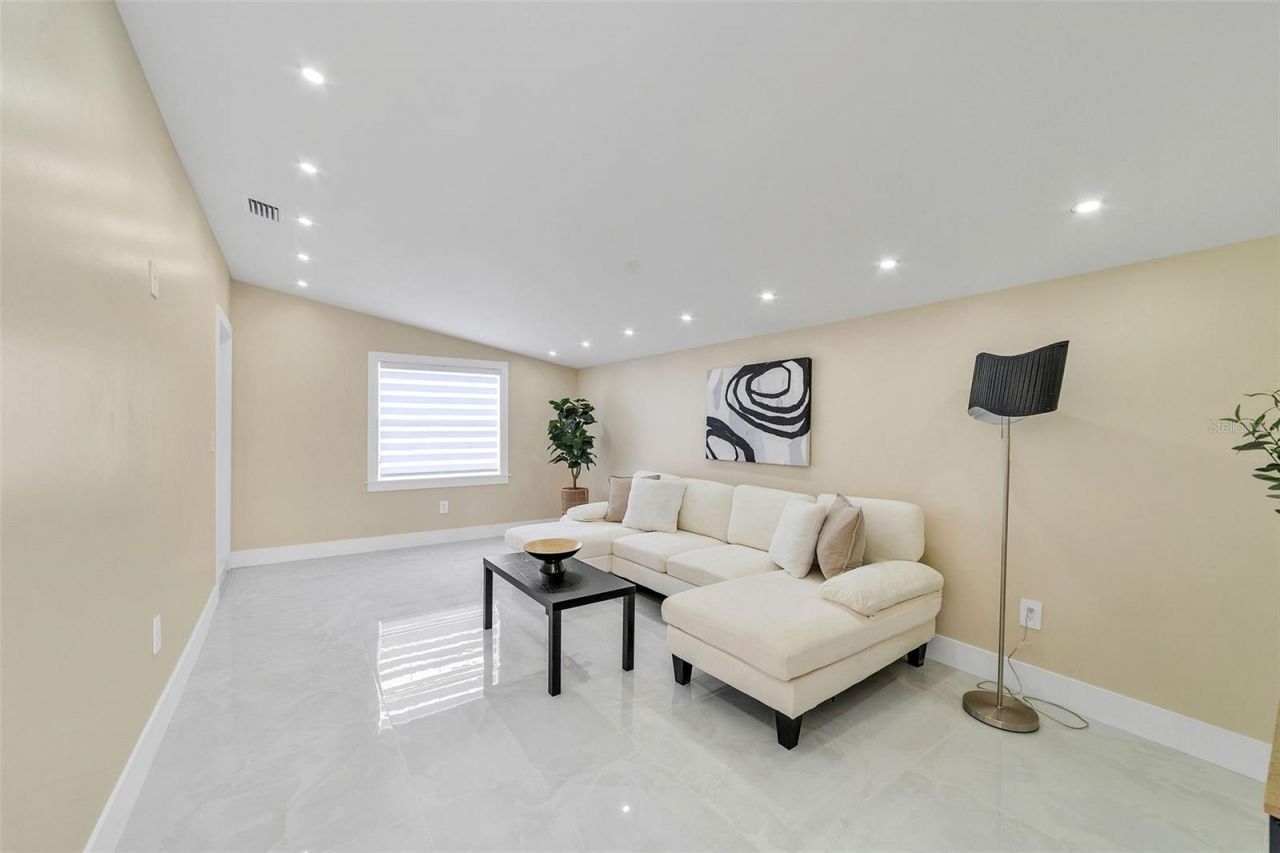 4518 W Idlewild Avenue, Tampa, FL 33614 Photo