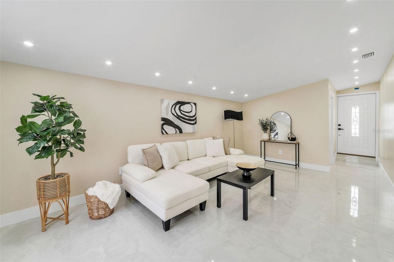 4518 W Idlewild Avenue, Tampa, FL 33614 Photo