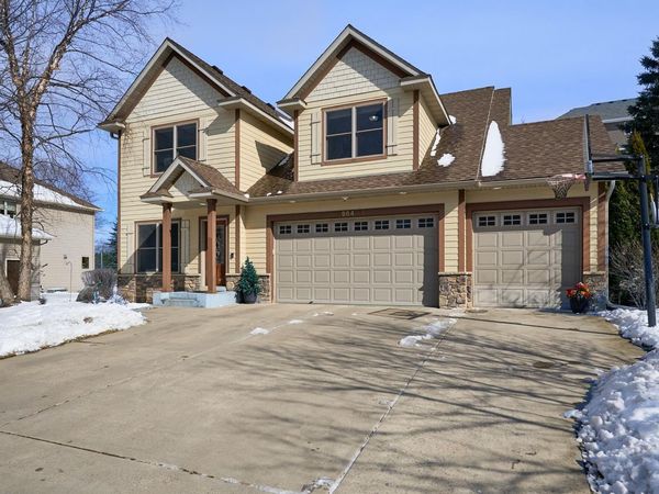 984 Carver Bluffs Parkway, Carver, MN 55315