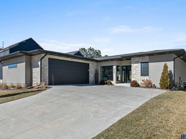8538 Birkett Drive, Lincoln, NE 68526