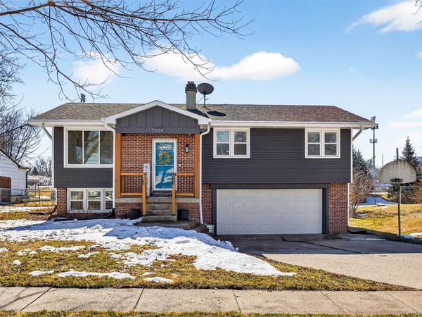 7004 Twana Drive, Urbandale, IA 50322