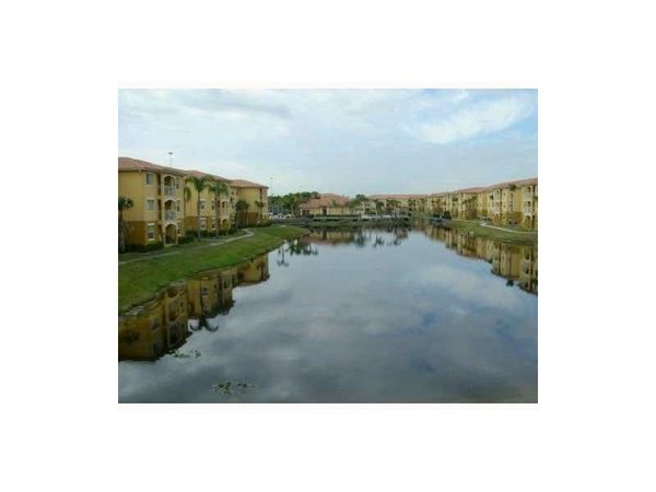 9610 NW 2ND ST, Unit 104, Pembroke Pines, FL 33024