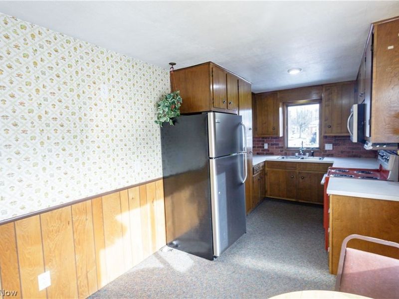 531 Avondale Street , Malvern, OH 44644 Photo 9