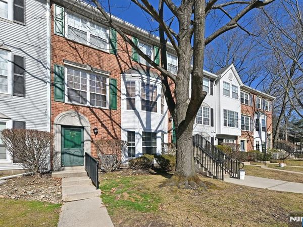 250 Larch Lane, MAHWAH, NJ 07430