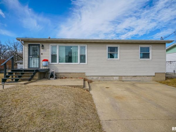 221 N STEWART Street, Creve Coeur, IL 61610