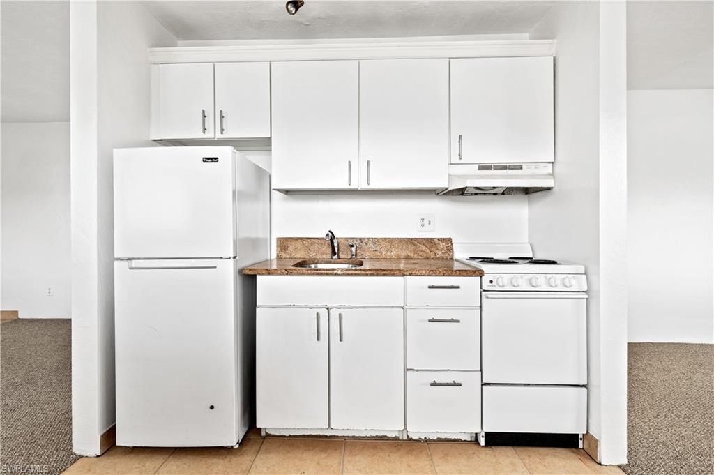 8141 Country Rd, Unit 202, Fort Myers, FL 33919 Photo
