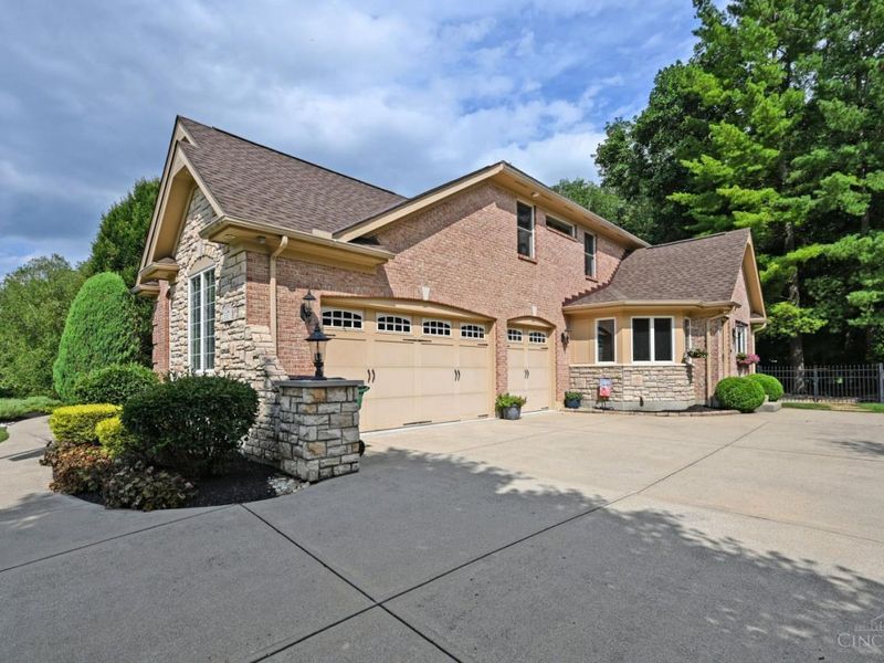 117 Bares Creek Court, Loveland, OH 45140 Photo 3