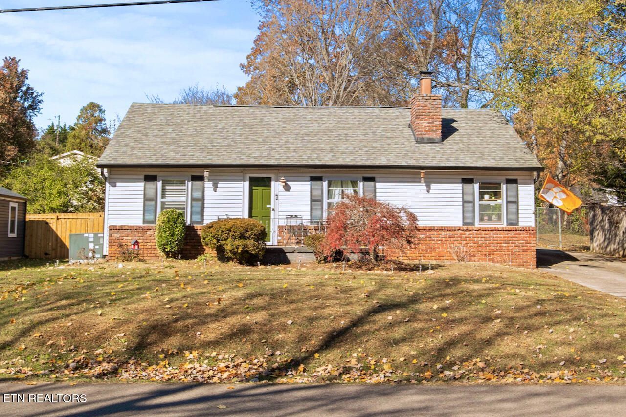 2207 Fenwood Drive, Knoxville, TN 37918 Main Photo