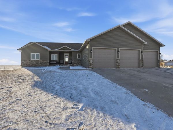 686 PARKWAY Lane , Northwood, ND 58267
