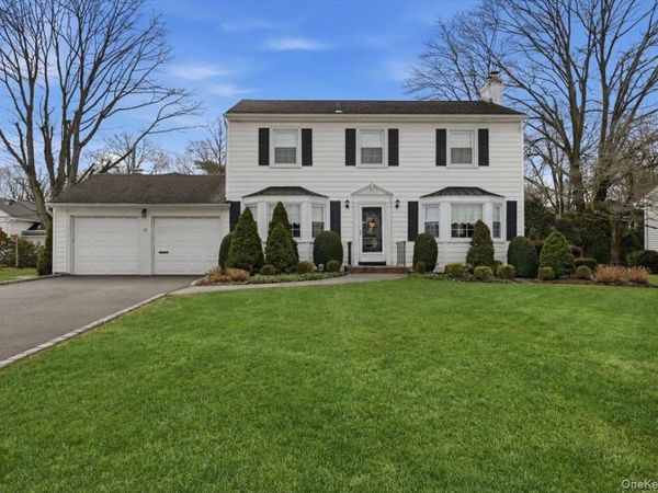 8 Andover Court, Garden City, NY 11530