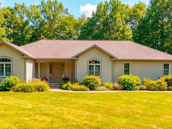 63 Maple Ridge Drive, Winthrop, ME 04364