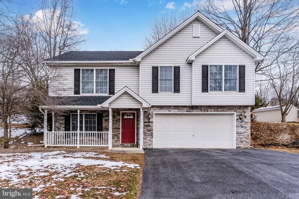 404 VALLEY VIEW CIRCLE, NEW CUMBERLAND, PA 17070