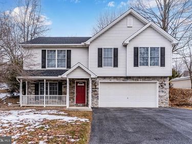 404 VALLEY VIEW CIRCLE, NEW CUMBERLAND, PA 17070