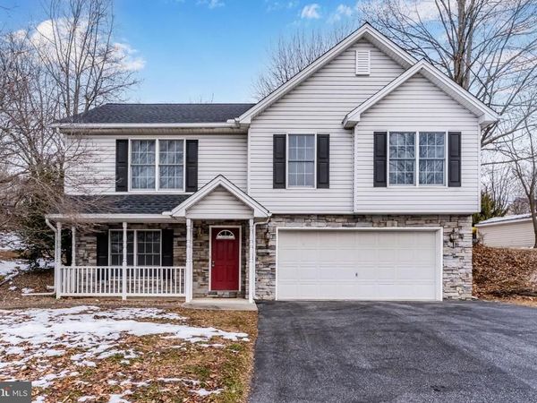 404 VALLEY VIEW CIRCLE, NEW CUMBERLAND, PA 17070
