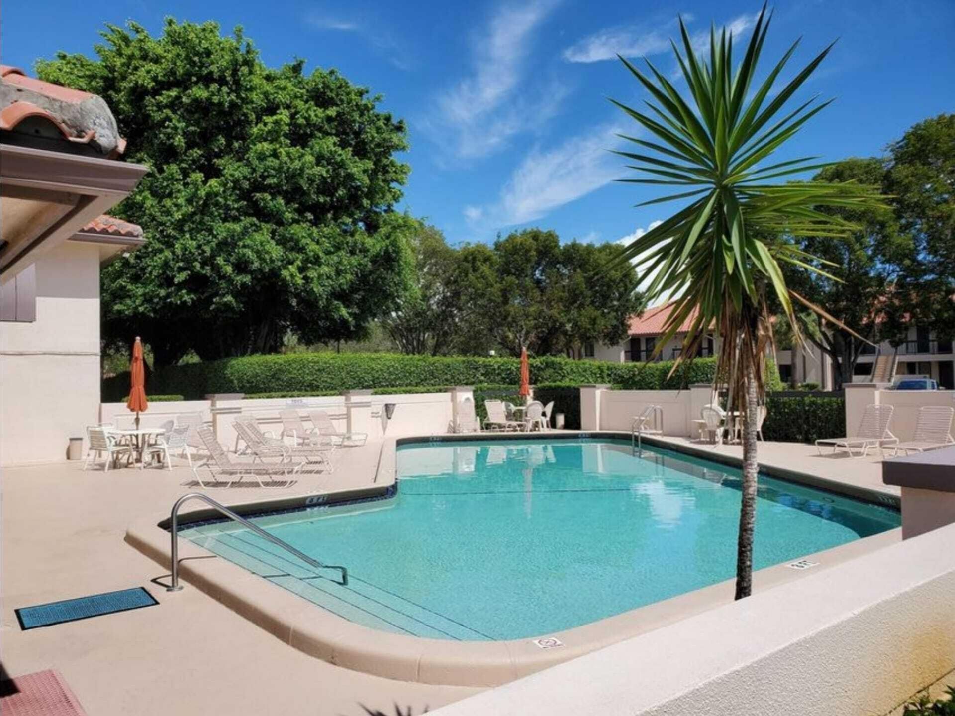 300 E Club Circle, Unit 201, Boca Raton, FL 33487 Photo