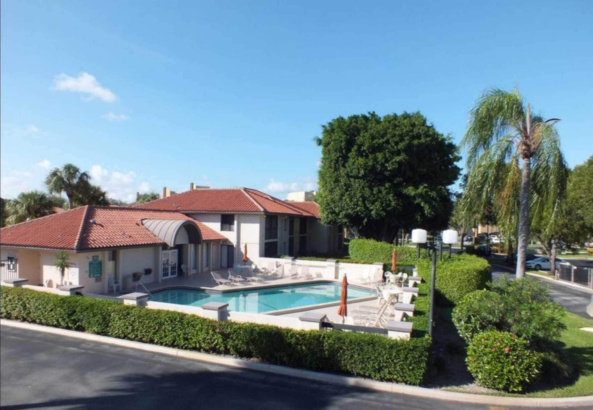 300 E Club Circle, Unit 201, Boca Raton, FL 33487 Photo