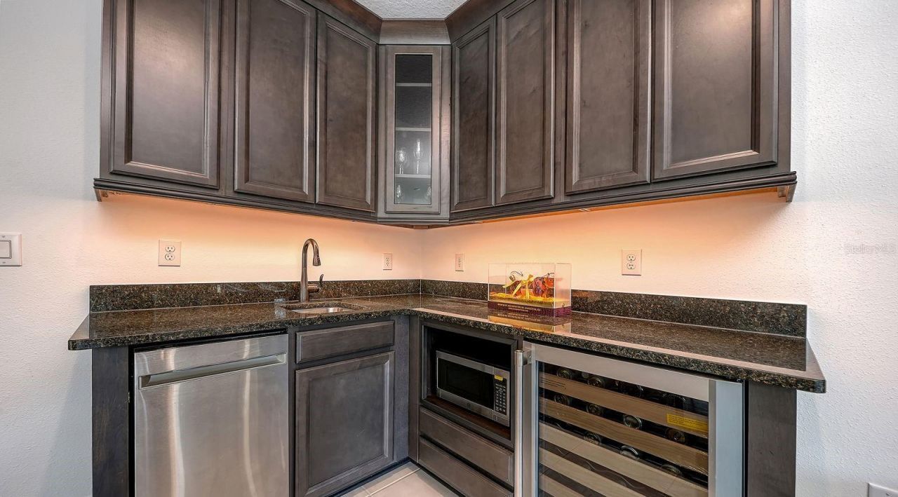 9296 Starry Night Avenue, Sarasota, FL 34241 Photo