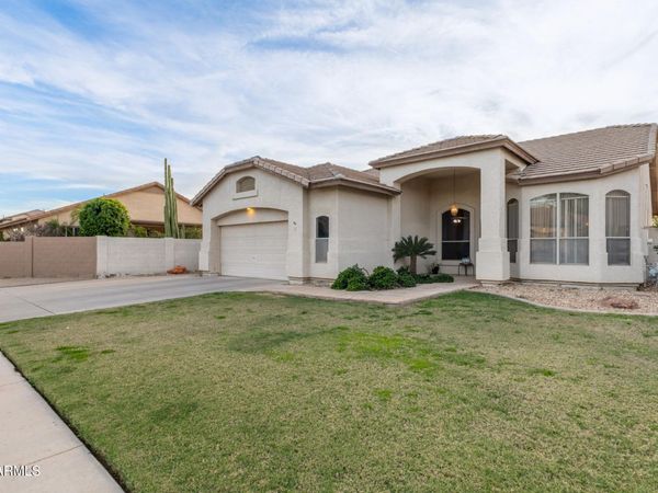 1142 N JOSHUA TREE Lane, Gilbert, AZ 85234