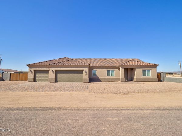 3610 N MOHU Drive, Eloy, AZ 85131