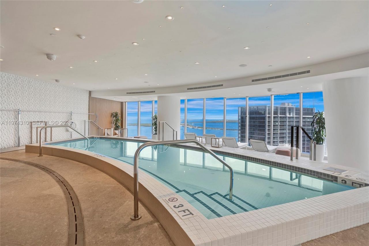 300 Biscayne Blvd Way , Unit 1807, Miami, FL 33131 Photo