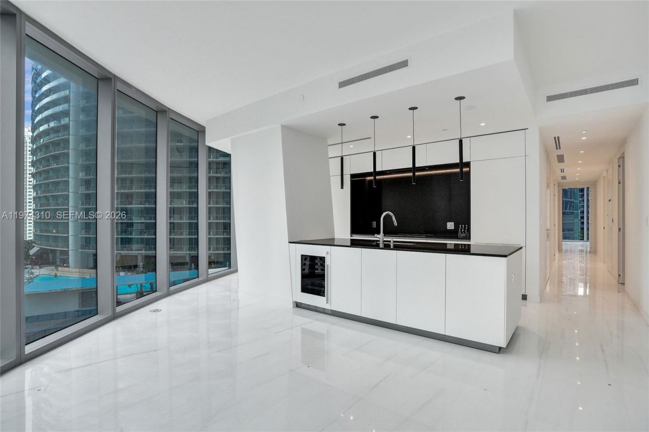 300 Biscayne Blvd Way , Unit 1807, Miami, FL 33131 Photo