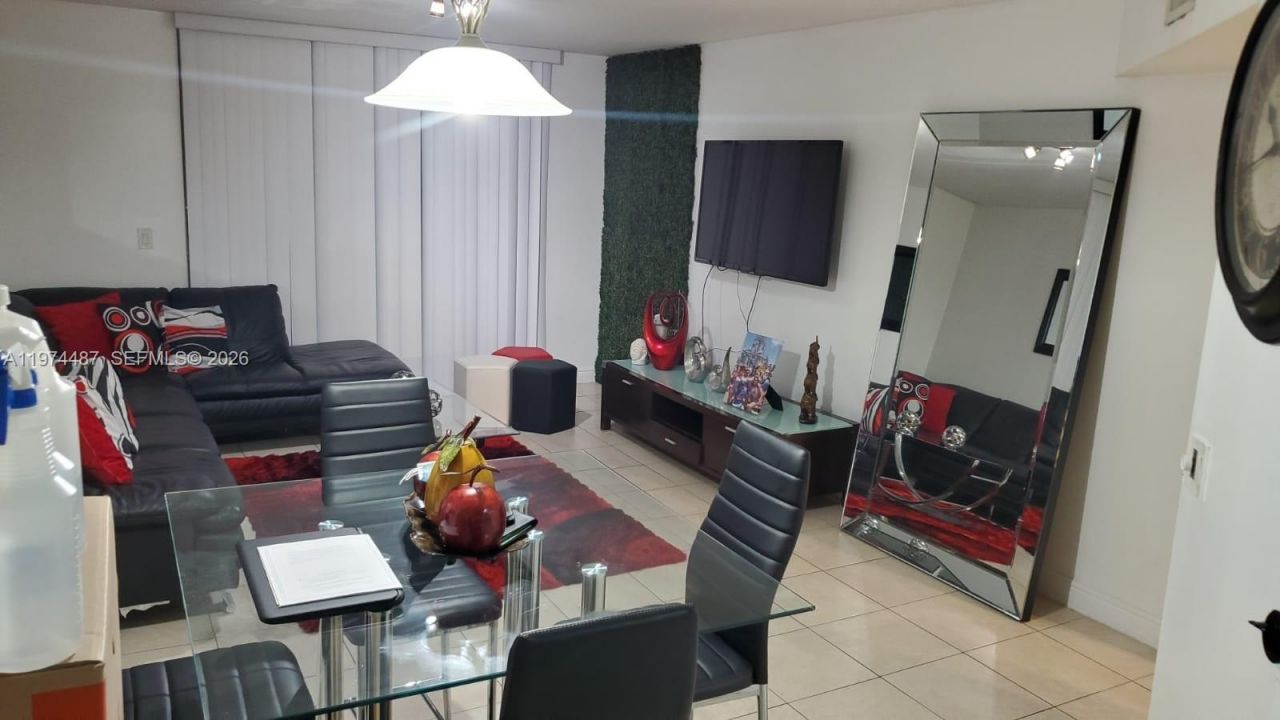 8373 Lake Dr, Unit 208, Doral, FL 33166 Photo