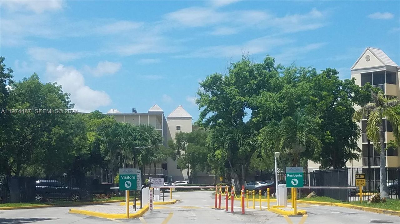 8373 Lake Dr, Unit 208, Doral, FL 33166 Photo