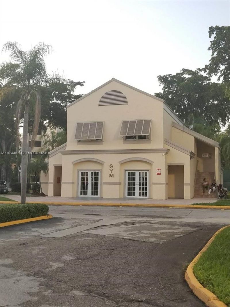 8373 Lake Dr, Unit 208, Doral, FL 33166 Photo