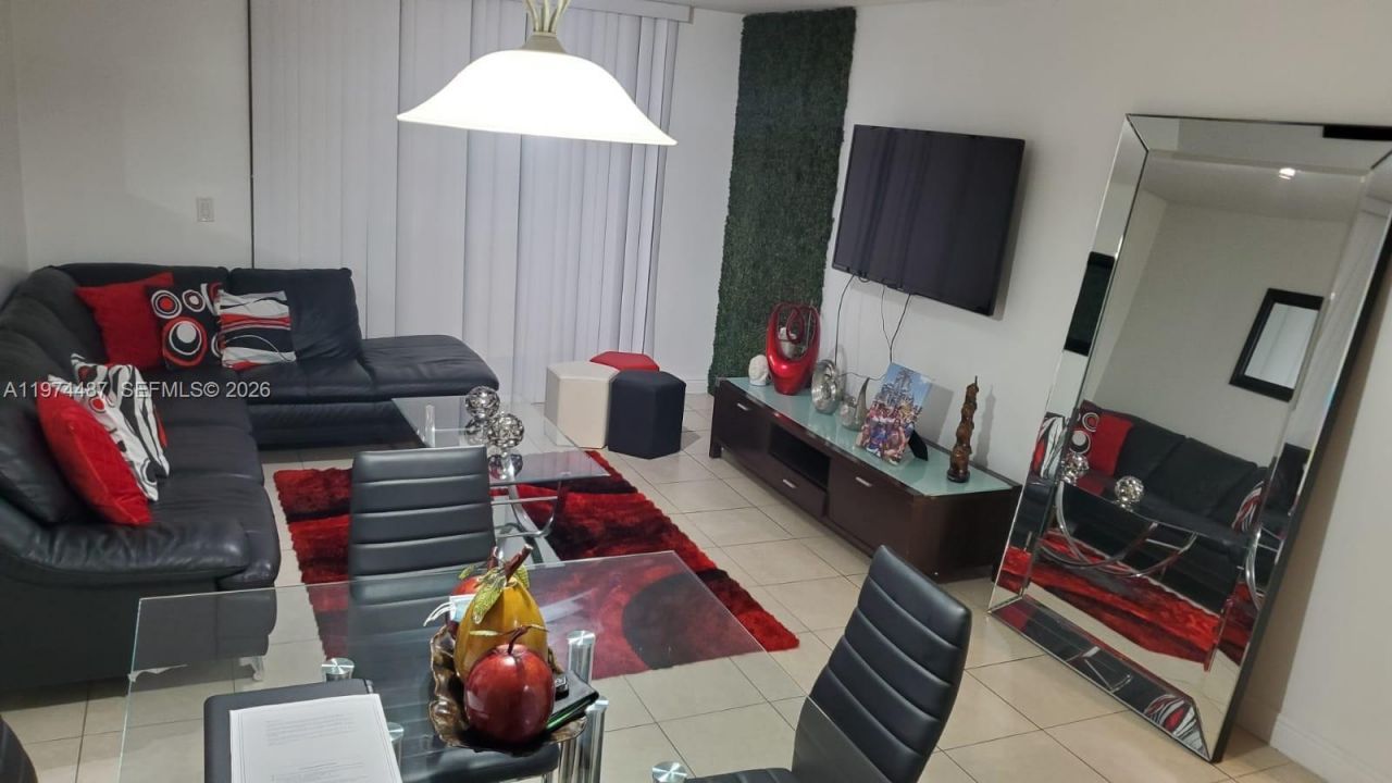 8373 Lake Dr, Unit 208, Doral, FL 33166 Photo