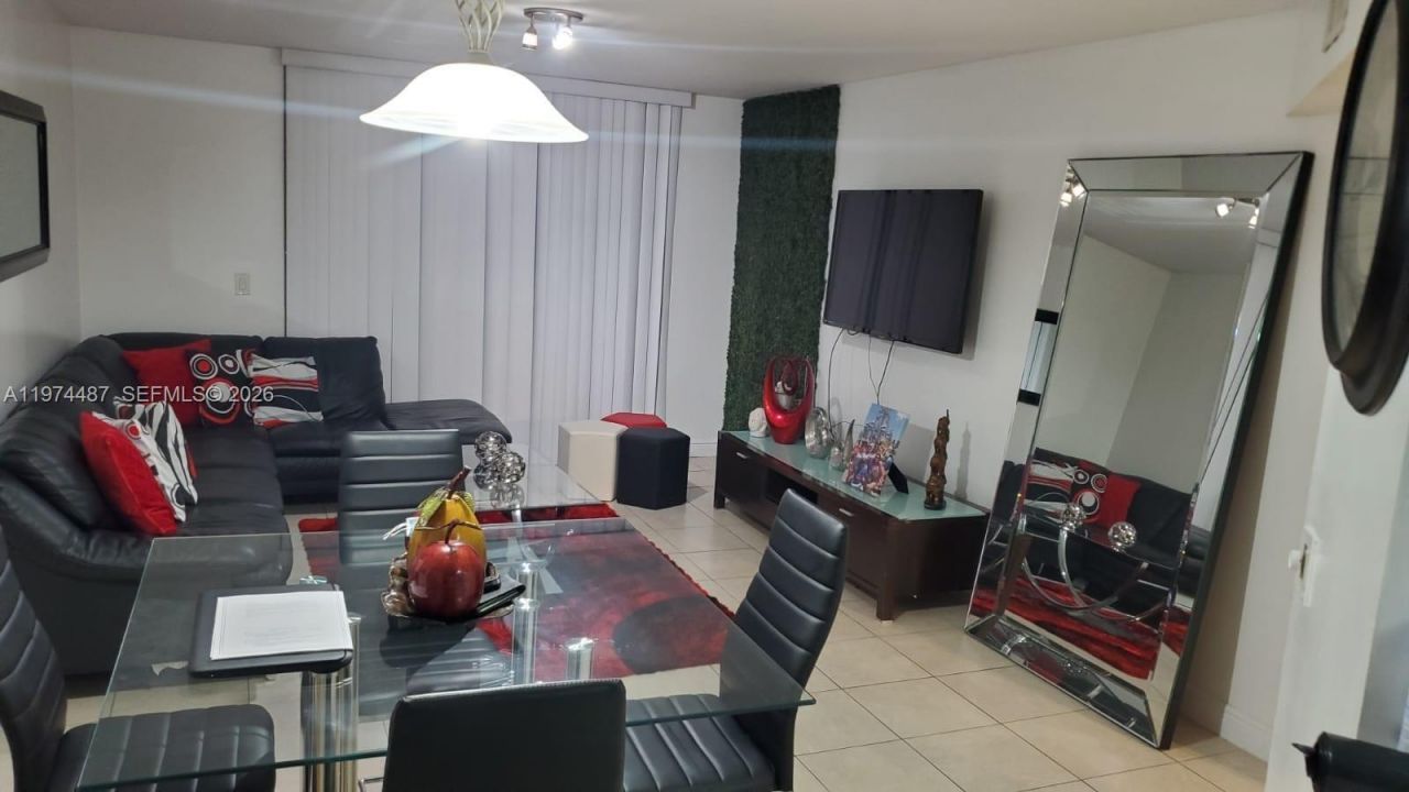 8373 Lake Dr, Unit 208, Doral, FL 33166 Photo