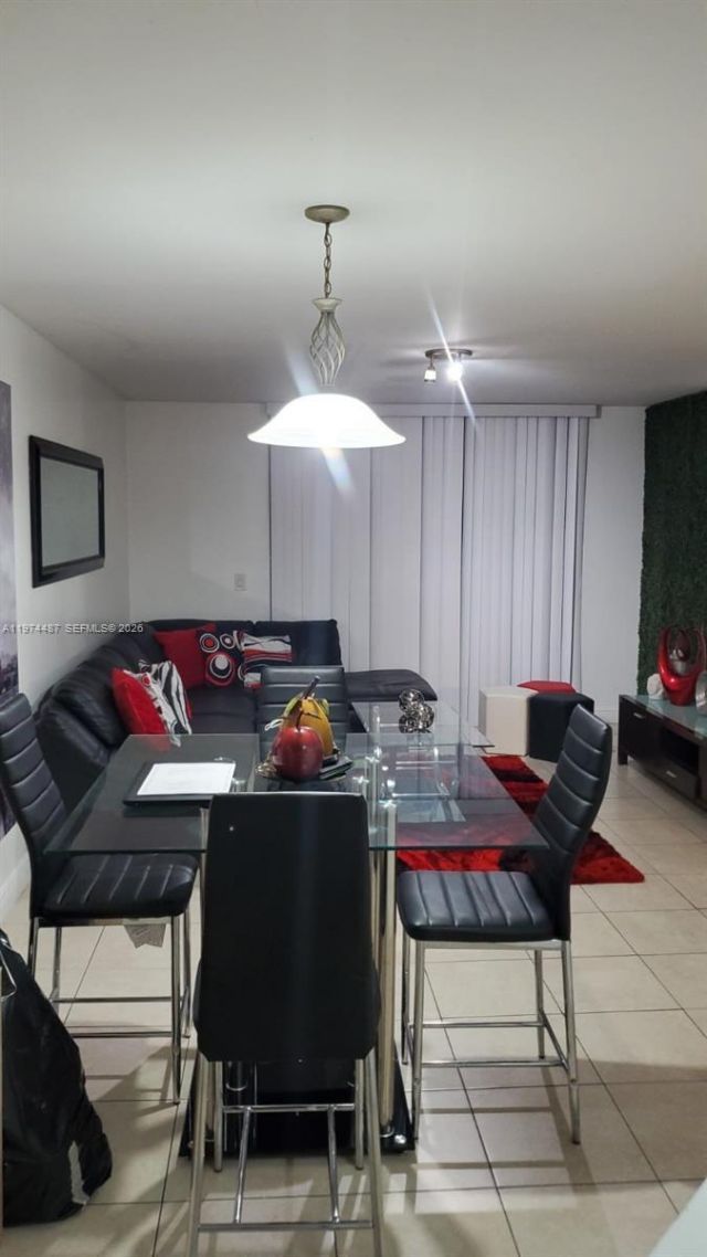 8373 Lake Dr, Unit 208, Doral, FL 33166 Photo