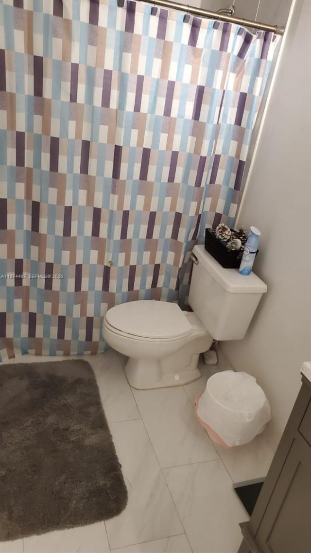 8373 Lake Dr, Unit 208, Doral, FL 33166 Photo