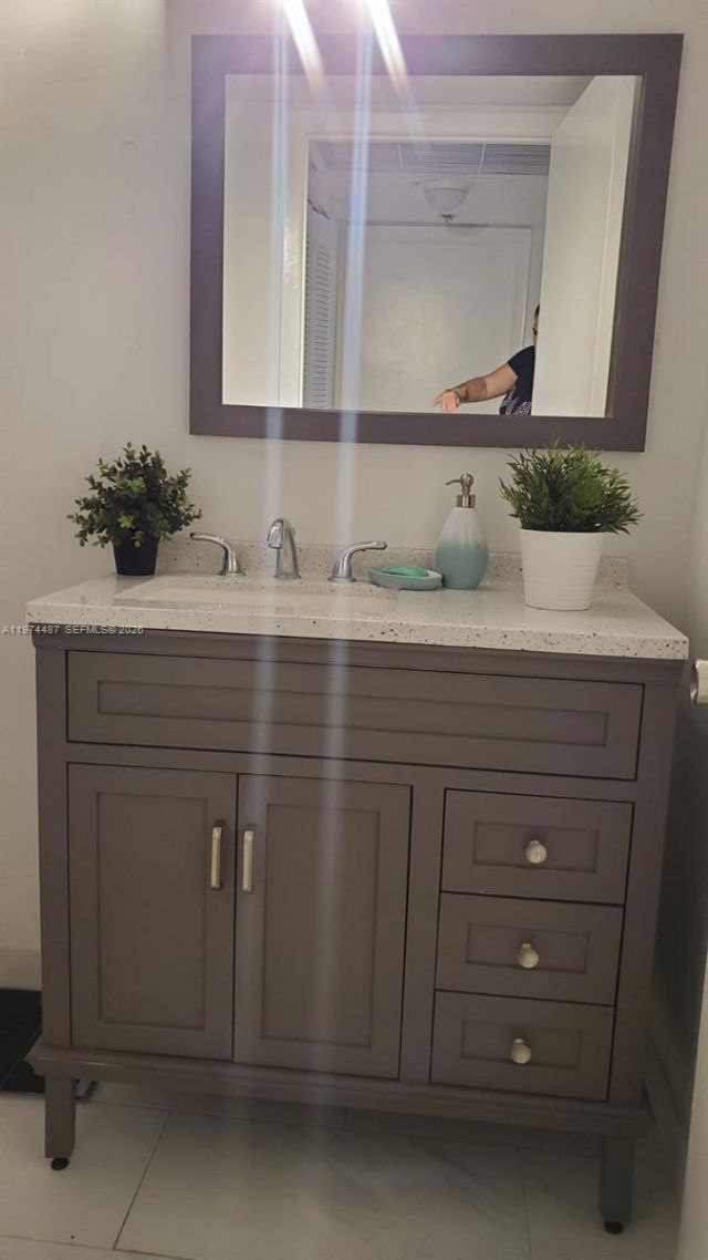 8373 Lake Dr, Unit 208, Doral, FL 33166 Photo