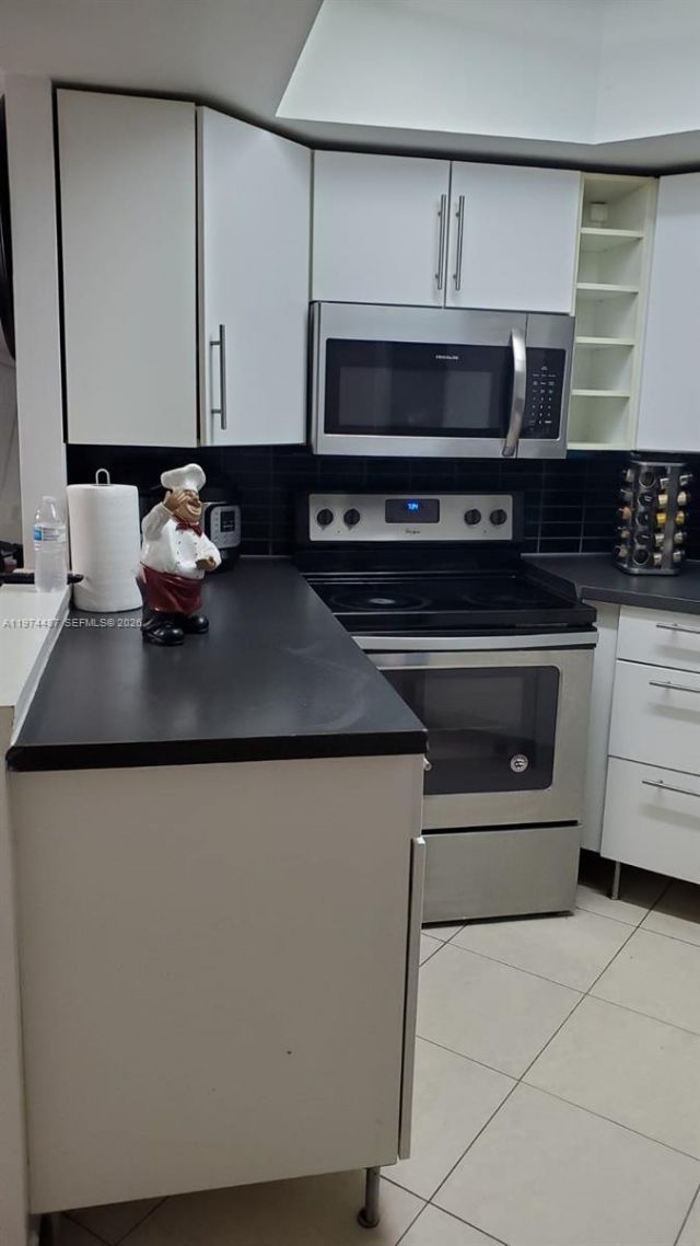 8373 Lake Dr, Unit 208, Doral, FL 33166 Photo