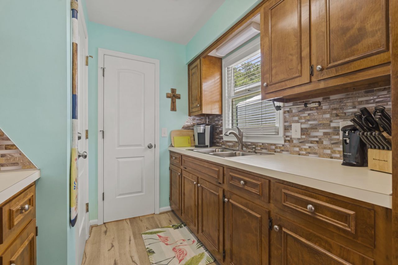 6001 - 1308 S King Hwy.  Photo 17