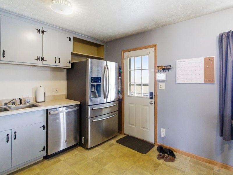 988 S Roys Avenue , Columbus, OH 43204 Photo 6