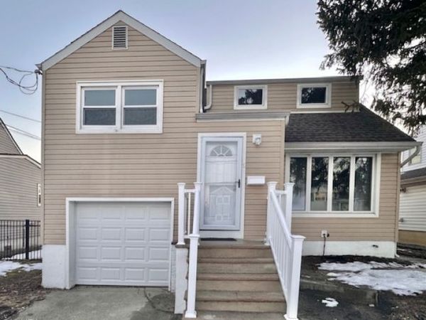 5 Gardner Pl, Sayreville, NJ 08859