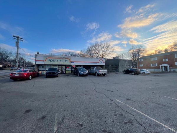 1207 W Galbraith Road, Cincinnati, OH 45231