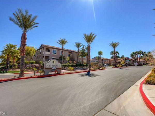 2305 W Horizon Ridge Parkway , Unit 2423, Henderson, NV 89052