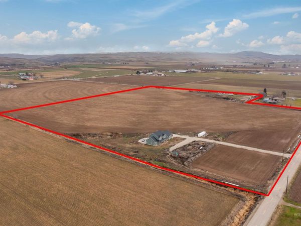 5220 W Central Road, Emmett, ID 83617